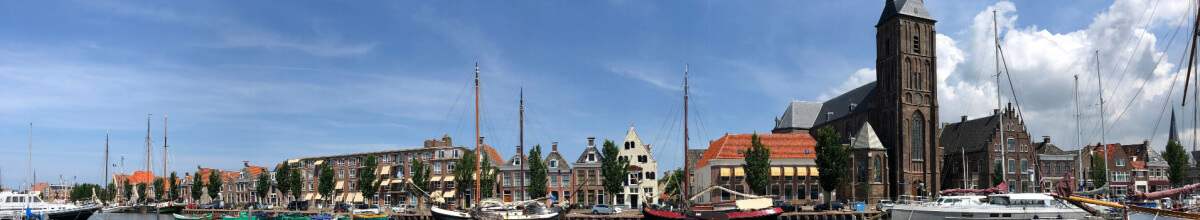 Zuiderhaven in Harlingen mit Booten am Wasser