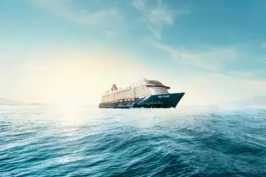 <i>Mein Schiff</i> Seitenansicht - Zentrale Schiffsabbildung 2023