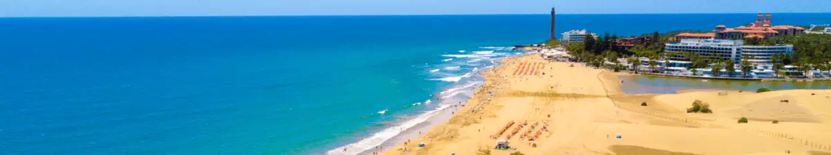Blick auf die Dünen und das Meer in Maspalomas