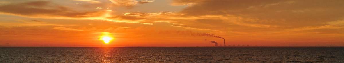 Panoramasicht auf den Sonnenuntergang.