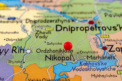 Bei Nikopol steckt eine Nadel auf der Landkarte der Ukraine.