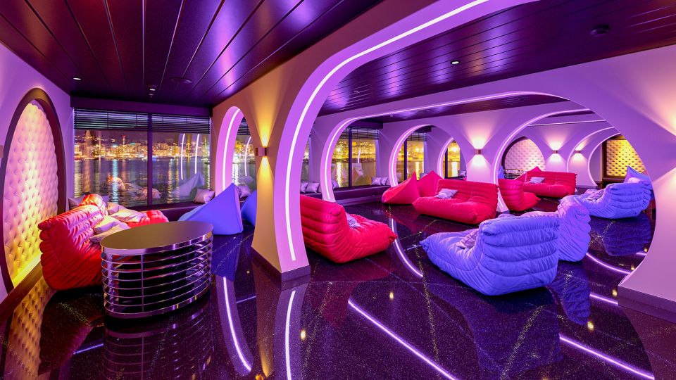 AIDAcosma / AIDAnova Wave Club Teens Lounge