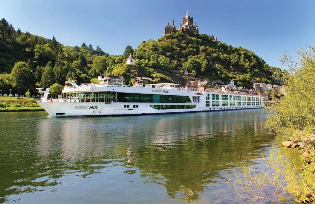 Scenic Jade - 17 Nächte - Weihnachten & Neujahr mit Prag vom 16.12.25 bis 02.01.26 mit Prag, Budapest, Wien, Dürnstein, Krems an der Donau, Passau, Nürnberg, Bamberg, Würzburg, Wertheim, Rüdesheim am Rhein, St. Goar, Köln, Amsterdam Scenic Jade Kreuzfahrt - 17 Nächte - Weihnachten & Neujahr mit Prag ab 16.12.25